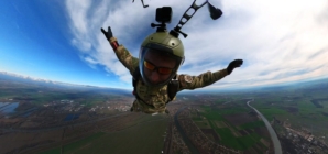 Spectacular Parachute Jump Exercise with the Defense Forces’ New Helicopter