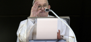 Pope Francis Slams Women Who Think They Have ‘Right to a Child’