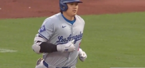 Dodgers' Shohei Ohtani launches a solo home run 446 feet vs. the Giants