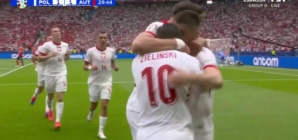 Poland's Krzysztof Piątek drills equalizer in 30' to make it 1-1 against Austria