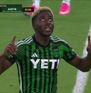 Austin FC's Gyasi Zardes finds the back of the net in 45' to take a 2-0 lead over Pumas