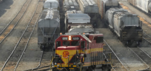 U.S. economy could be hit hard by lockouts at Canada’s 2 major freight railroads