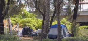 Opinion: I was homeless. Newsom’s encampment order is outrageous