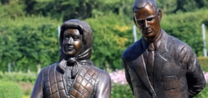 Queen Elizabeth II statue mocked for looking like Mrs. Doubtfire