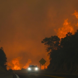 Line fire forces evacuations in San Bernardino mountain towns