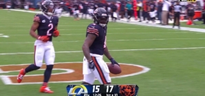 D'Andre Swift rushes for an AMAZING 36-yard TD to extend Bears' lead over Rams