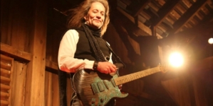 Jake E. Lee shares a health update, clarifies he was shot 3 times in Las Vegas