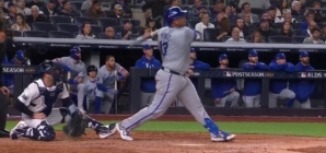 Salvador Perez LAUNCHES a solo home run to help Royals defeat Yankees, 4-2