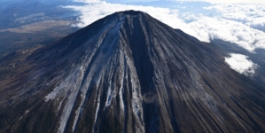 Mount Fuji finally gets its first snow, a month later than last year