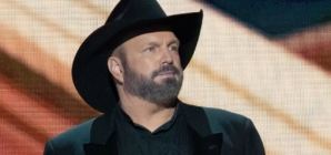 Garth Brooks’ judge pauses his attempt to have sexual assault lawsuit dismissed: docs