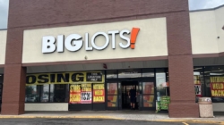 Big Lots reaches deal to keep hundreds of U.S. stores open