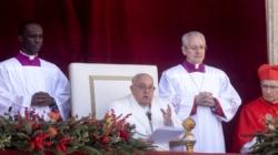 Pope Francis urges all nations to ‘silence the sounds of arms’ in Christmas address