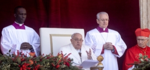 Pope Francis urges all nations to ‘silence the sounds of arms’ in Christmas address