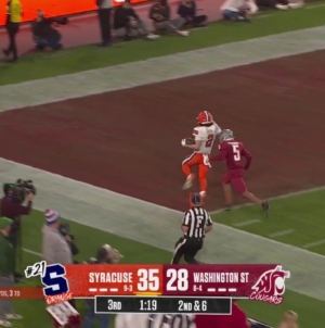 Kyle McCord connects with Trebor Pena on a 45-yard touchdown pass, extending Syracuse's lead over Washington State