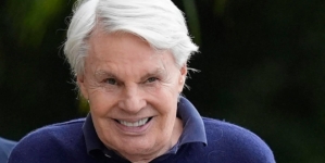 Lawyers for ex-Abercrombie CEO say he has dementia and may not be able to stand trial