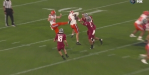 Washington State takes a 21-14 lead over Syracuse after a blocked punt and Josh Meredith recovery