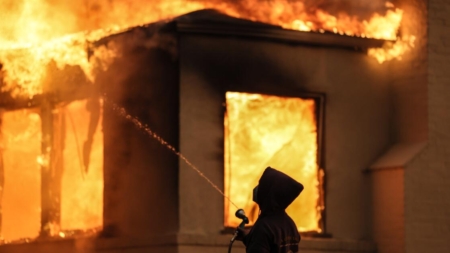 L.A. officials admit firefighters overwhelmed by firestorms