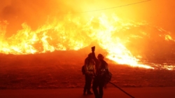 Photos: Hughes fire in Castaic explodes to more than 9,000 acres in just hours