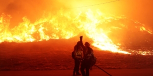 Photos: Hughes fire in Castaic explodes to more than 9,000 acres in just hours