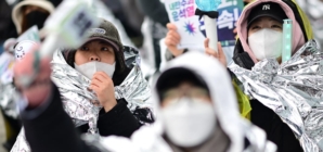 South Korean protesters brave cold and snow to demand Yoon’s ouster as detention deadline looms