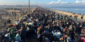 Tens of thousands of displaced Palestinians head to northern Gaza