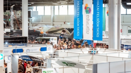 Hundreds of Exhibitors Await Students at International Career Choice Event