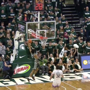 Jaden Akins throws down transition slam to extend Michigan State’s lead over Washington