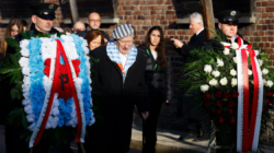 Auschwitz survivors lay wreaths on 80th anniversary of liberation