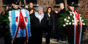 Auschwitz survivors lay wreaths on 80th anniversary of liberation