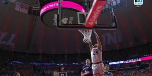 Illinois' Tre White throws down THUNDEROUS two-handed slam extending lead against Northwestern