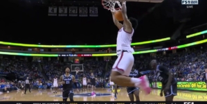 St. John's RJ Luis Jr. throws down SHOWTIME alley-oop to extend lead over Seton Hall