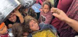 Desperate children struggle for food handouts at Gaza charity kitchen