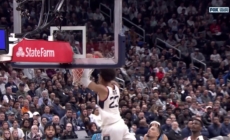 UConn's Hassan Diarra finds Jayden Ross for an AMAZING ALLEY-OOP DUNK vs. Georgetown