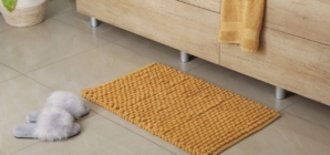 Cozy and trendy bathroom rugs and mats for winter