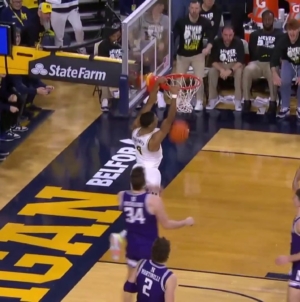 Michigan's Nimari Burnett throws down two-hand slam in overtime to extend lead against Northwestern