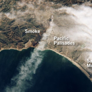 These maps show Los Angeles’ Palisades Fire rapidly growing in first day