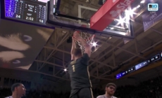 Trey Kaufman-Renn finds Caleb Furst for a DUNK to trim Washington's lead over Purdue