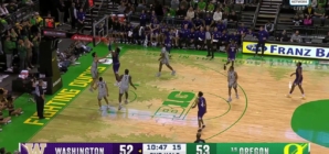 Great Osobor throws down TOUGH two-handed DUNK to give Washington a lead over Oregon