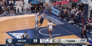 Butler's Finley Bizjack forces steal and makes SICK layup while drawing foul to trim deficit vs. UCONN