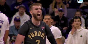 Purdue's Braden Smith drops off an AMAZING assist to Trey Kaufman-Renn for an easy layup vs. Washington