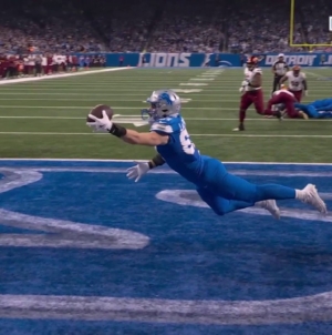 Sam LaPorta makes RIDICULOUS one-handed catch for a TD, giving Lions lead vs. Commanders | NFL Highlights