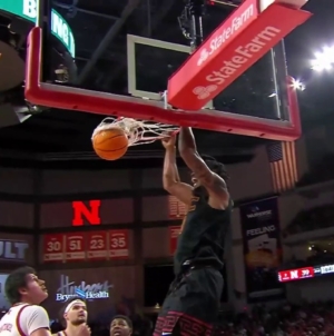 Desmond Claude's no-look pass sets up Saint Thomas's two-handed jam trimming USC's deficit