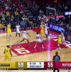 Danny Wolf scores layup off nice dish from Nimari Burnett to secure Michigan's 66-63 win over Rutgers