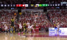 Oregon's Jackson Shelstad makes step-back 3-pointer to force overtime against Wisconsin