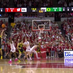 Oregon's Jackson Shelstad makes step-back 3-pointer to force overtime against Wisconsin