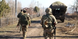 Russian forces closing in on Ukrainian troops in Kursk, official says