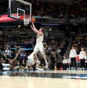 Tre Donaldson gets the steal and finds Danny Wolf for the finish, extending Michigan's lead vs. Purdue