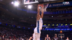 Jasen Green throws down two-handed jam, extending Creighton's lead over UConn