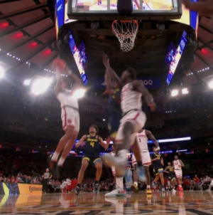 St. John's RJ Luis finishes alley-oop and-1 to trim deficit against Marquette