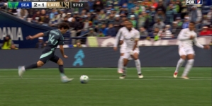 Paul Rothrock drills an outside-the-box SCREAMER to help Seattle Sounders grab 2-1 lead over LAFC